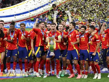 España levanta la Eurocopa en Berlín