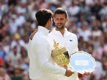 Carlos Alcaraz y Novak Djokovic, en Wimbledon
