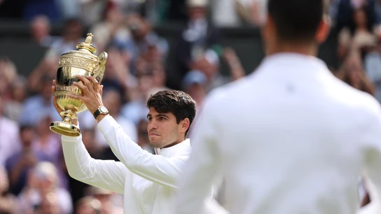 Carlos Alcaraz levanta Wimbledon Carlos Alcaraz levanta Wimbledon