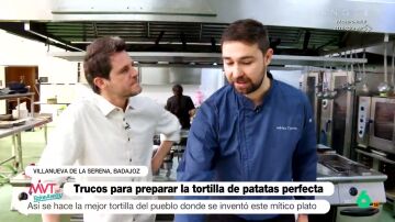 Luis Calero se rinde ante la tortilla de patatas de Villanueva de la Serena: "Mejor que la de mi madre"