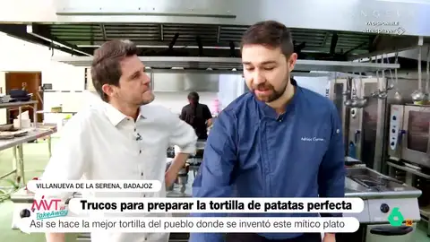 Luis Calero se rinde ante la tortilla de patatas de Villanueva de la Serena: "Mejor que la de mi madre"