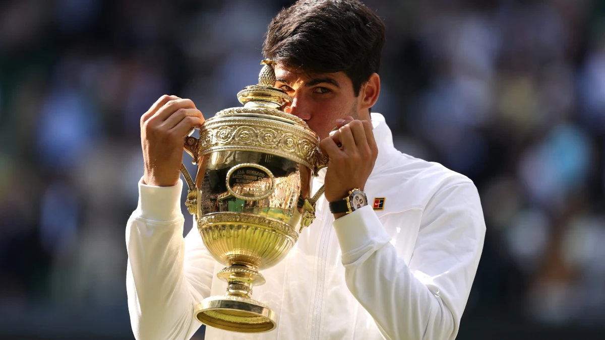 Alcaraz besa el título de Wimbledon