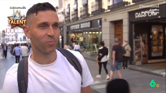Un joven presume el 'Street Talent' de El Intermedio de su capacidad para las matemáticas: "Los de La Rioja somos así" Un joven presume el 'Street Talent' de El Intermedio de su capacidad para las matemáticas: "Los de La Rioja somos así"