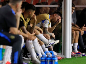 Leo Messi rompe a llorar en el banquillo tras caer lesionado en la final de la Copa América