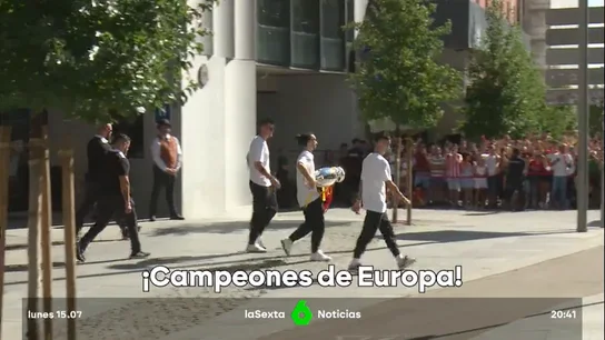 Cucurella y Morata, con la Eurocopa Cucurella y Morata, con la Eurocopa