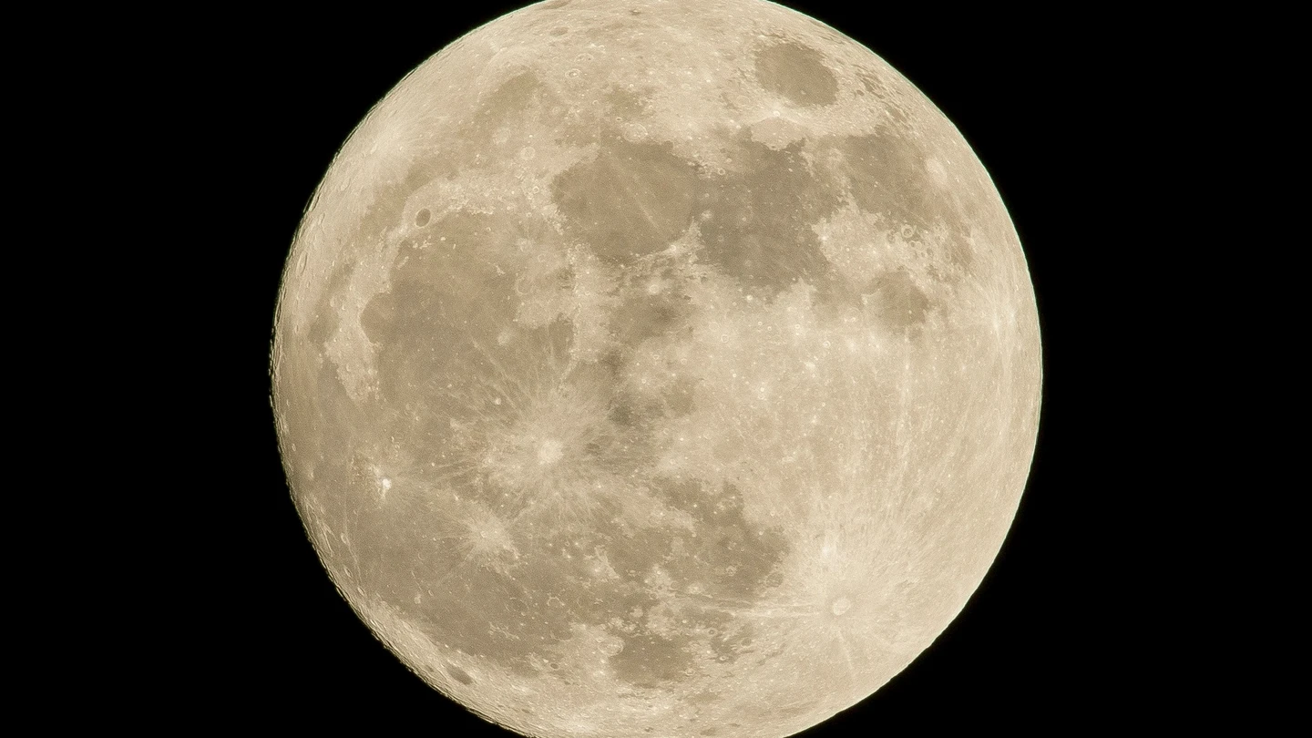 Espectacular foto de la luna llena. Espectacular foto de la luna llena.