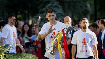  capitán de la selección española de fútbol, Álvaro Morata, durante la recepción del presidente del Gobierno, Pedro Sánchez.