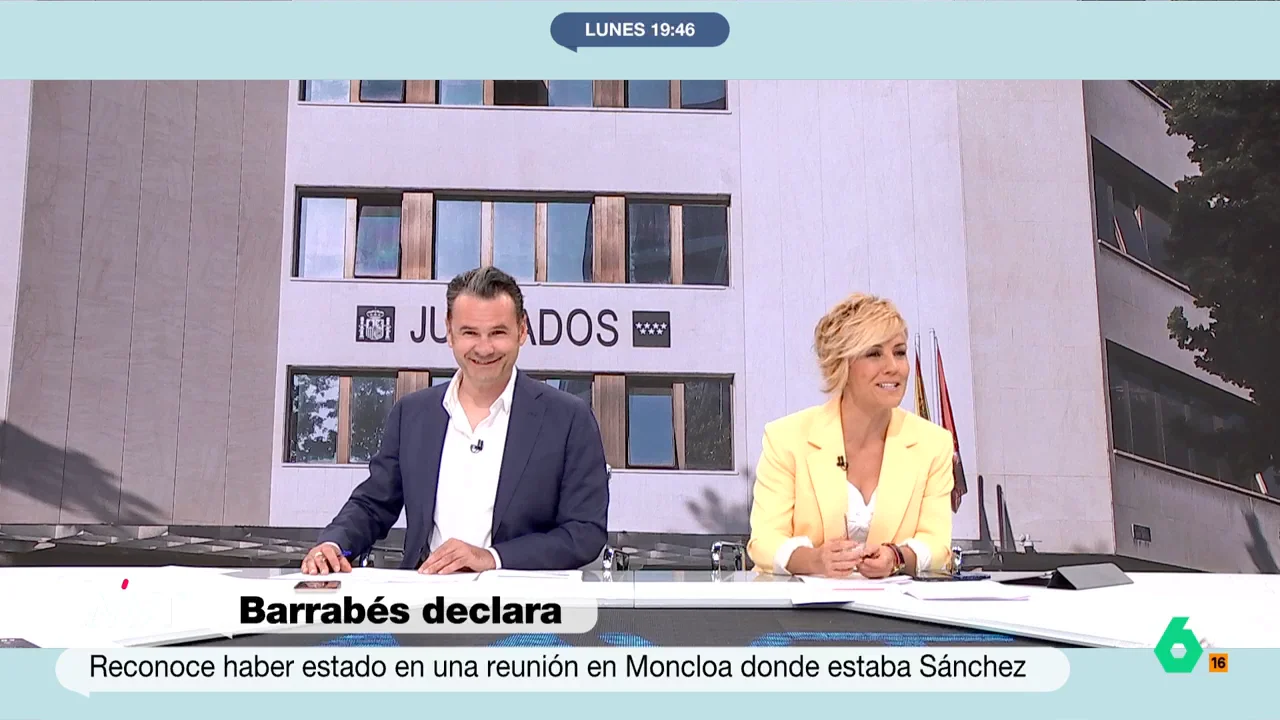 Alfonso Pérez Medina analiza la declaración de Barrabés en el juicio por el caso de Begoña Gómez y tiene un pequeño lapsus al referirse a la mujer del presidente del Gobierno como "Begoña Sánchez". La reacción de Cristina Pardo, en este vídeo.