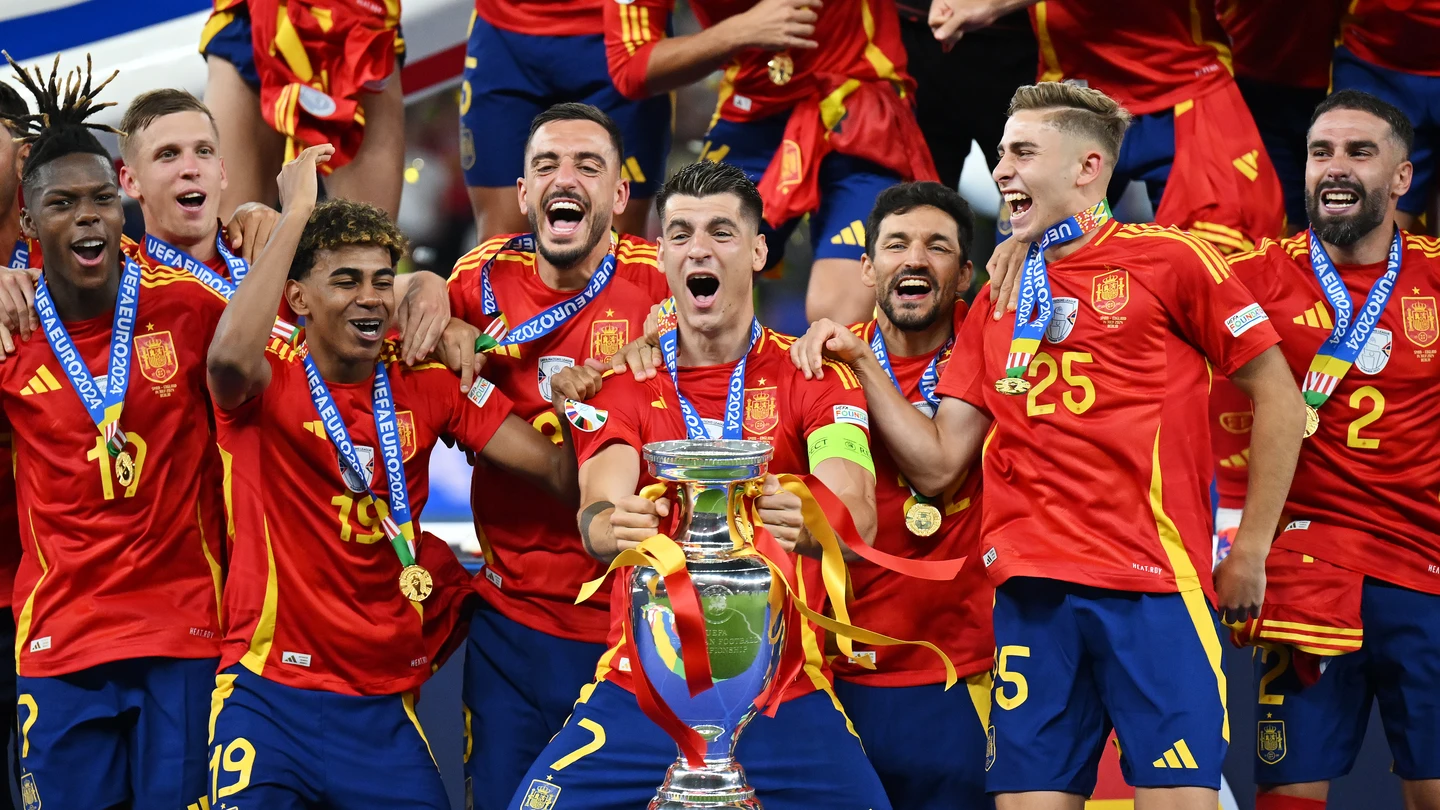 Morata levanta la Eurocopa Morata levanta la Eurocopa
