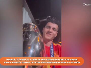 Las celebraciones de la Eurocopa: Morata le cantó "No puedo vivir sin ti" a la copa y Cucurella se hizo viral con su canción
