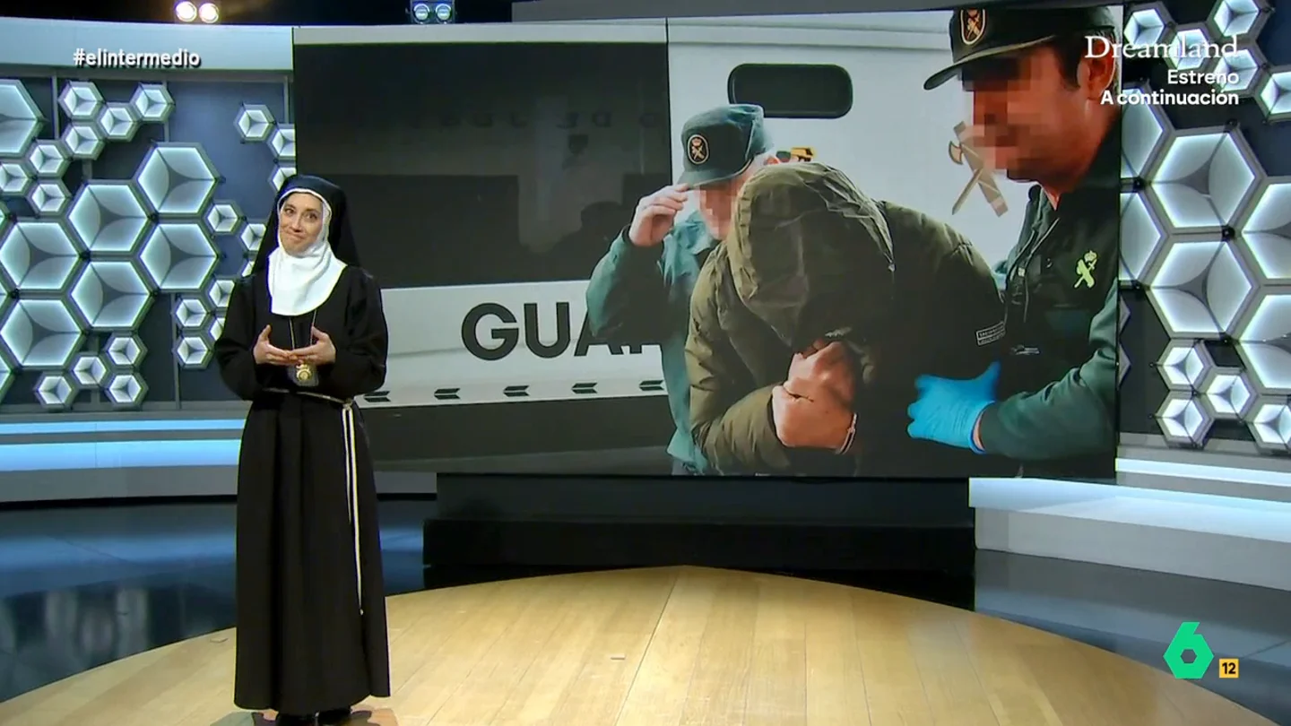 Cristina Gallego, a una mujer que dice que el cura de Don Benito "levantó la parroquia" De la detención del cura de Don Benito por tráfico de potentes sustancias afrodisíacas al sacerdote que robó una silla de ruedas. Cristina Gallego 'investigaba' en este vídeo de El Intermedio a los párrocos que "funcionan al margen de la ley".