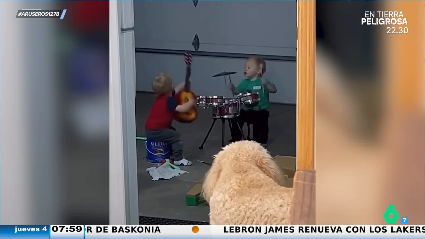 Estos bebés gemelos crean su propio grupo de música desde el garaje de casa: así suenan los primeros temas Estos bebés gemelos crean su propio grupo de música desde el garaje de casa: así suenan los primeros temas