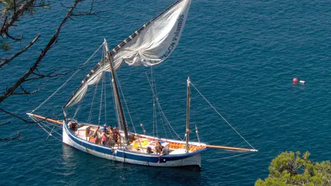Tela Marinera (navegación a vela en la Costa Brava) Tela Marinera (navegación a vela en la Costa Brava)