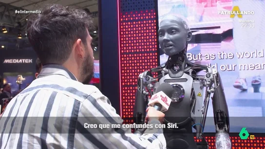 Isma Juárez, tras descubrir el robot del Mobile World Congress: "Enseña los dientes como la Pantoja" Isma Juárez, tras descubrir el robot del Mobile World Congress: "Enseña los dientes como la Pantoja"