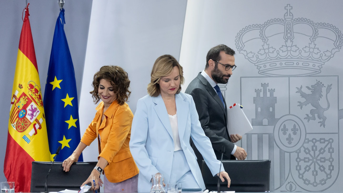 María Jesús Montero, Pilar Alegría y Carlos Cuerpo, en la rueda de prensa posterior al Consejo de Ministros. María Jesús Montero, Pilar Alegría y Carlos Cuerpo, en la rueda de prensa posterior al Consejo de Ministros.