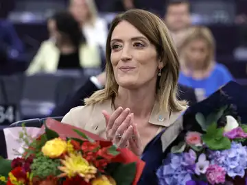 Roberta Metsola, tras ser reelegida Presidenta del Parlamento Europeo en Estrasburgo, Francia, el 16 de julio de 2024.