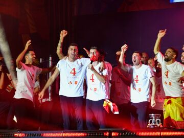 La selección española de fútbol celebra su victoria en la Eurocopa con una gran fiesta
