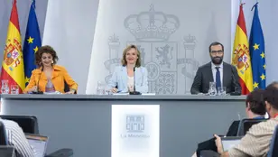 La vicepresidenta y ministra de Hacienda, María Jesús Montero, la portavoz del Gobierno, Pilar Alegría y el ministro de Economía, Carlos Cuerpo.