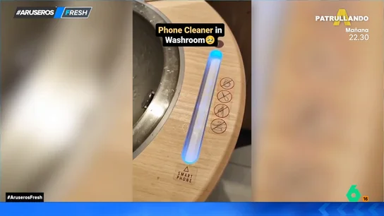 Una empresa japonesa crea un limpiador de móviles para los baños de un restaurante en Japón Una empresa japonesa crea un limpiador de móviles para los baños de un restaurante en Japón