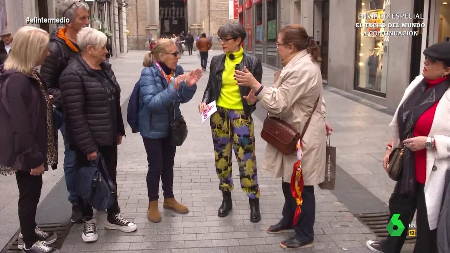 Así responde una mujer a otra que afirma que con la inmigración "nos quitan ayudas para dárselas a chorizos": "Vienen a trabajar" Así responde una mujer a otra que afirma que con la inmigración "nos quitan ayudas para dárselas a chorizos": "Vienen a trabajar"