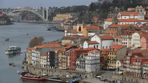 El Duero a su paso por Oporto El Duero a su paso por Oporto