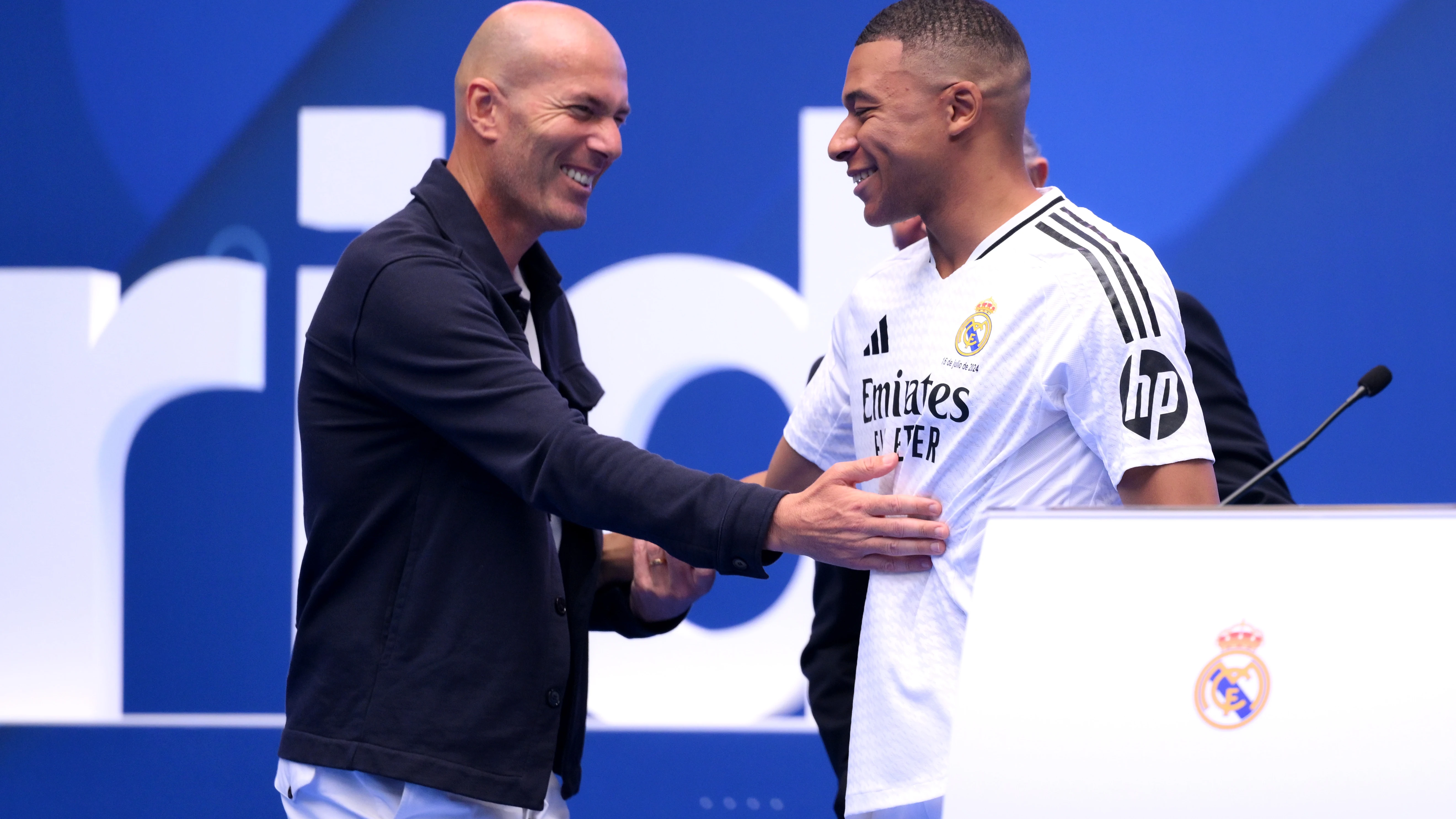 Zinedine Zidane, con Kylian Mbappé