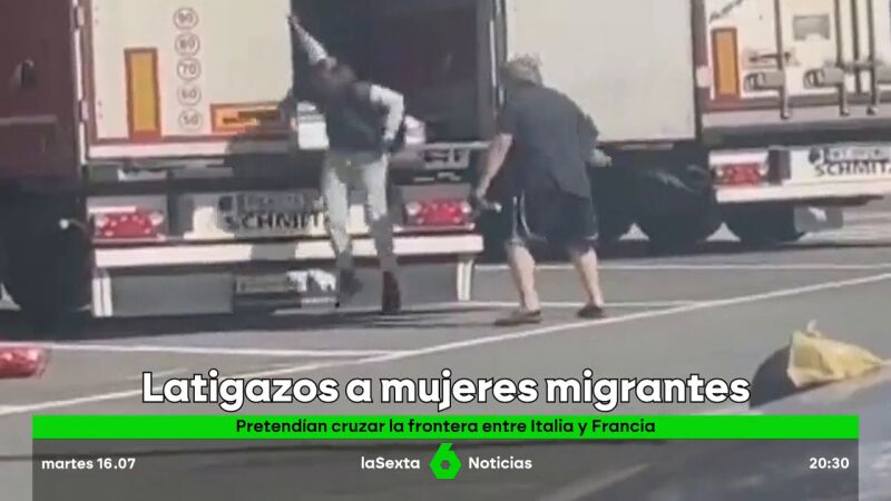 Un italiano echa a latigazos a un grupo de mujeres migrantes que se habían colado en su remolque 