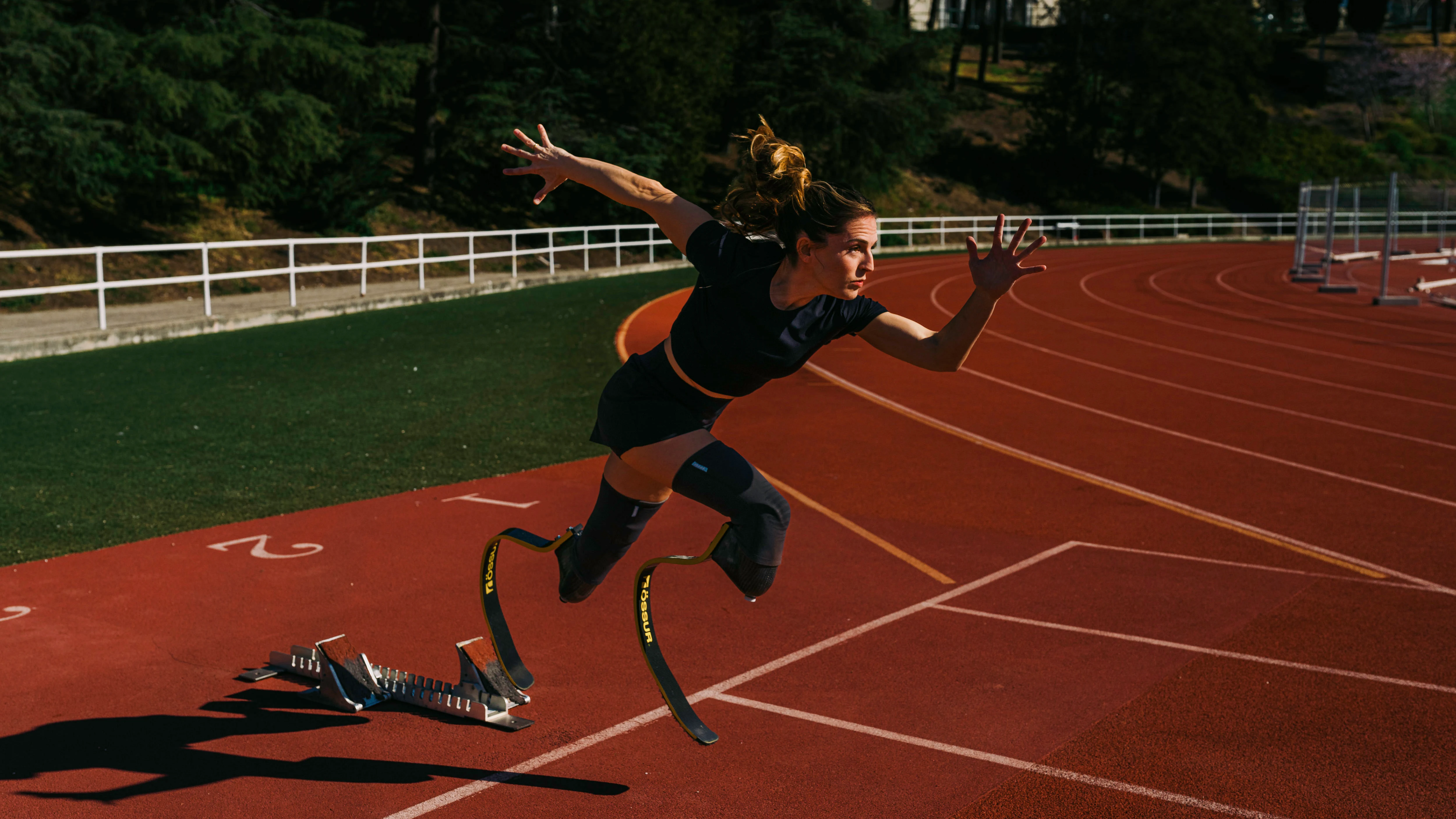 La atleta paralímpica Sara Andrés, durante un entrenamiento en 'Detrás de la medalla'.