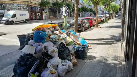 Basura acumulada en las calles de A Coruña por la huelga de trabajadores de limpieza