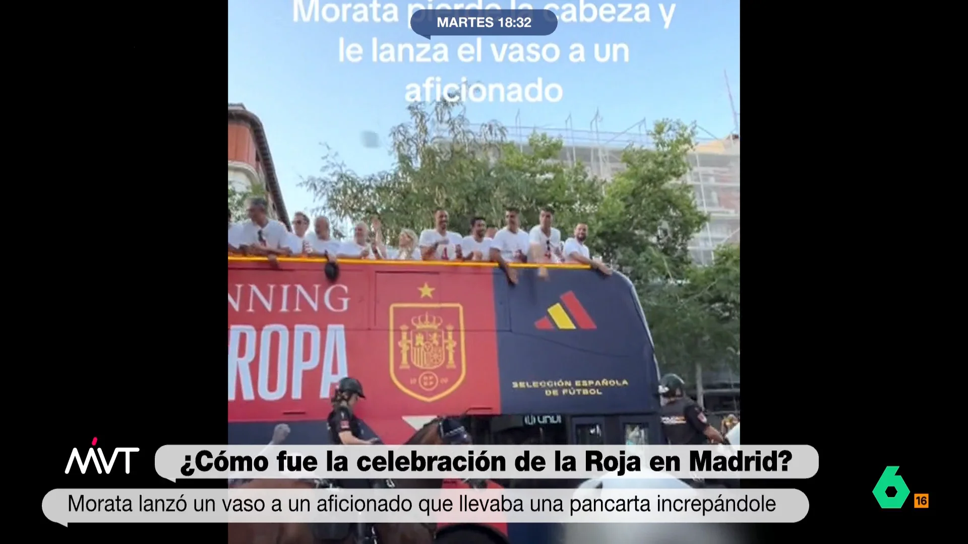 Iñaki López ironiza al ver a Morata lanzar un vaso a un aficionado con una pancarta