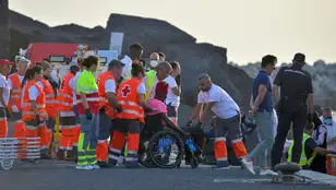 Llegada al puerto de La Restinga de 94 inmigrantes rescatados por Salvamento Marítimo en aguas cercanas a El Hierro.