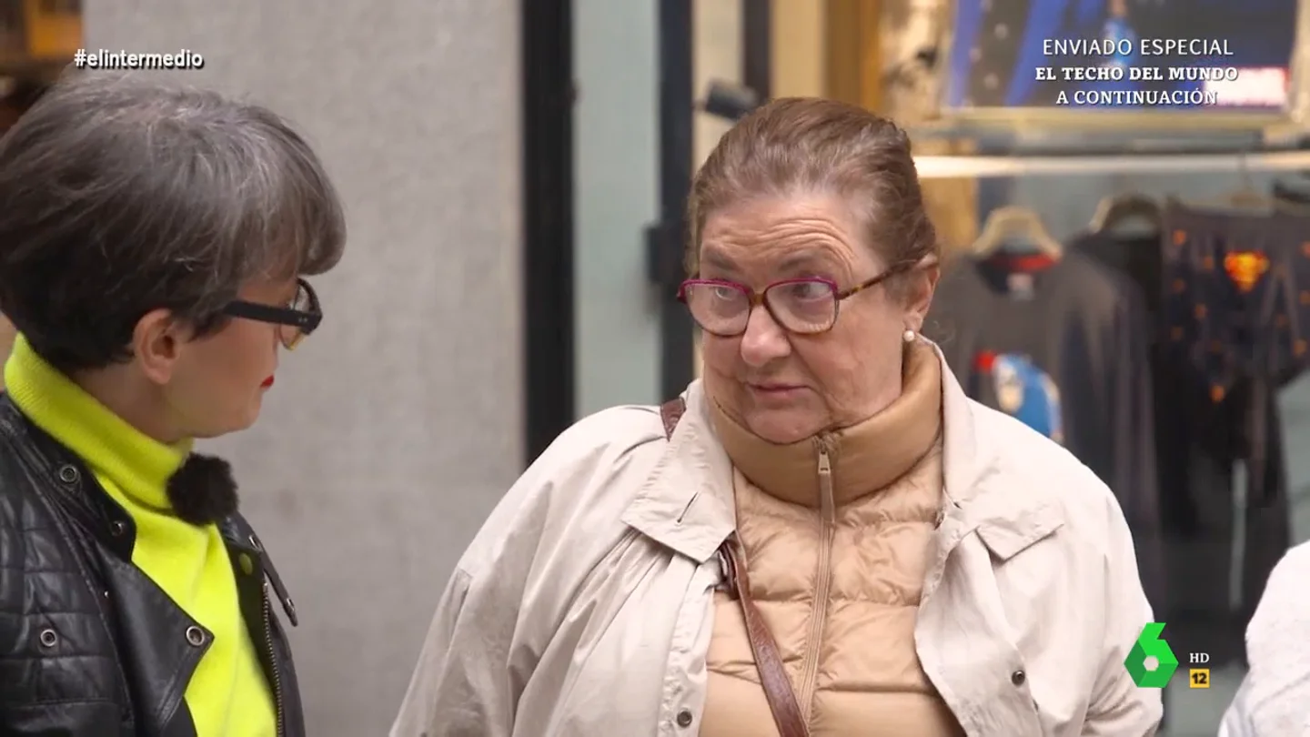 La crítica de una mujer a la inmigración: "España tiene 50 millones de hijos y la mitad están en paro y con hambre" La crítica de una mujer a la inmigración: "España tiene 50 millones de hijos y la mitad están en paro y con hambre"