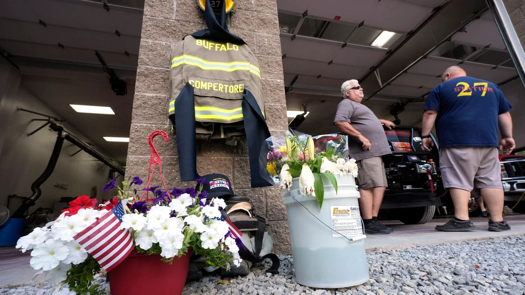 Memorial por el bombero fallecido en el atentado contra Trump.