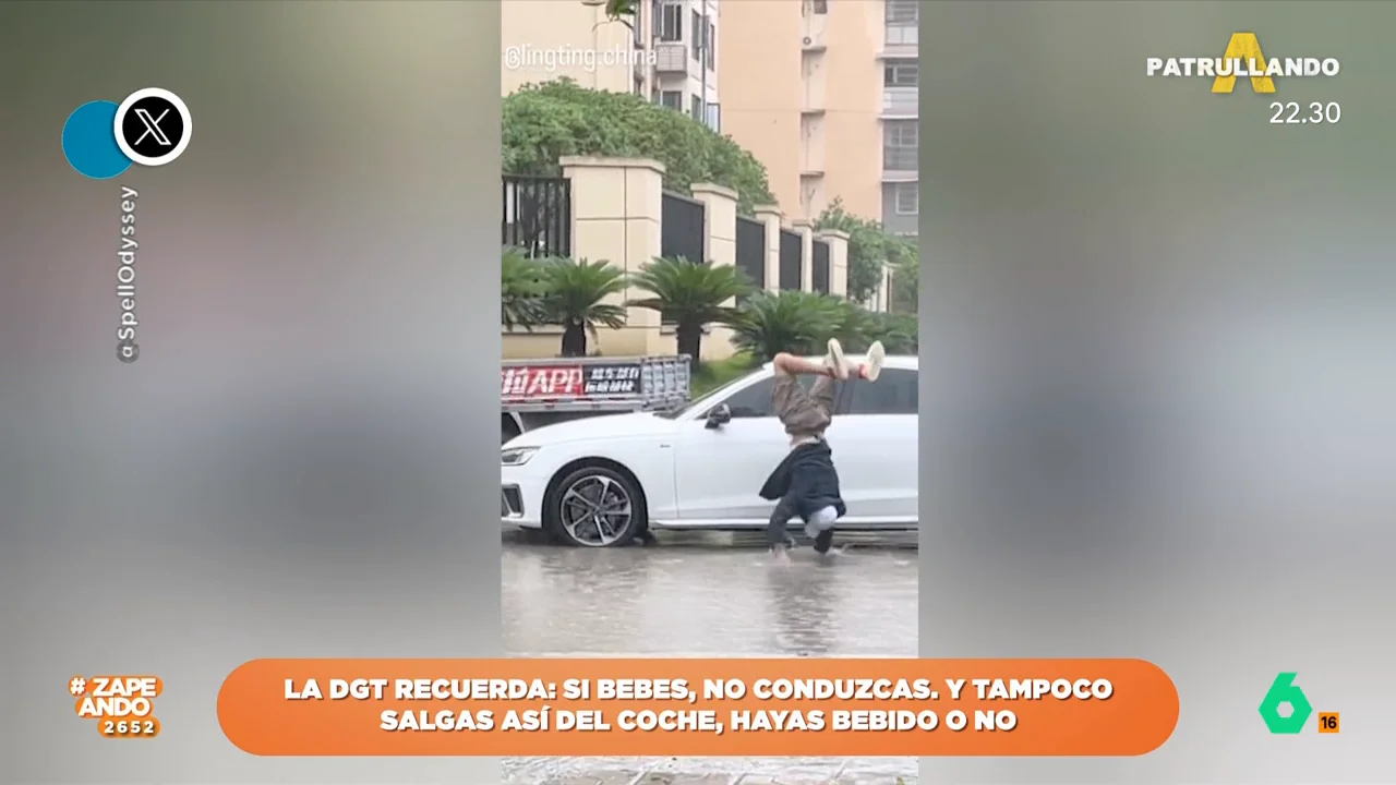 El curioso truco de un ciudadano chino para no mojarse los pies cuando llueve