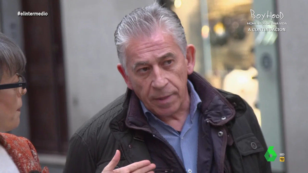 Un hombre reflexiona sobre los impuestos en España: "La clase baja paga poco, la media mucho y la alta regular"
