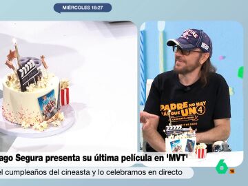 La tarta sorpresa a Santiago Segura por su cumpleaños