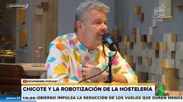 Chicote muestra su clara opinión sobre la robotización de la hostelería: "¡Me parece una mierda!"