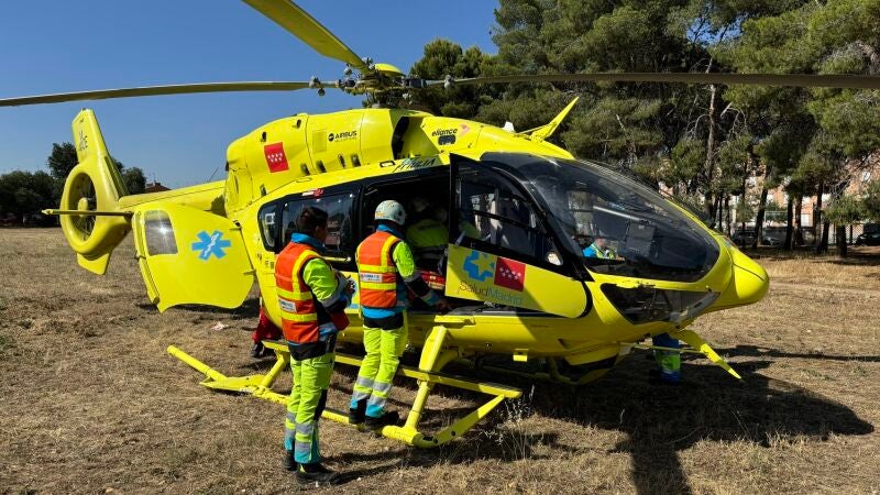 Helicóptero del 112 de la Comunidad de Madrid que ha asistido al joven ahogado en una piscina.