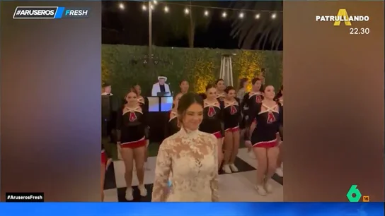 El emotivo viral de un equipo de baile al sorprender a su entrenadora con una actuación el día de su boda El emotivo viral de un equipo de baile al sorprender a su entrenadora con una actuación el día de su boda