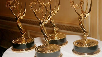 Emmys en la primera entrega anual de los premios Emmy de noticias y documentales de información económica y financiera en un club privado el 4 de diciembre de 2003 en Nueva York.
