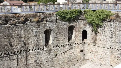 Detalle del Castillo de Arenas de San Pedro Detalle del Castillo de Arenas de San Pedro