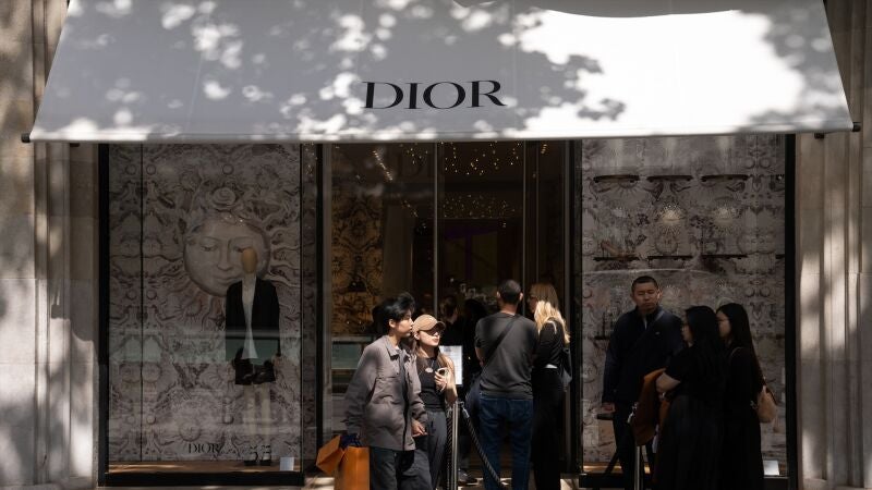 Italia investiga a Armani y Dior por condiciones ilegales de trabajo en sus proveedores