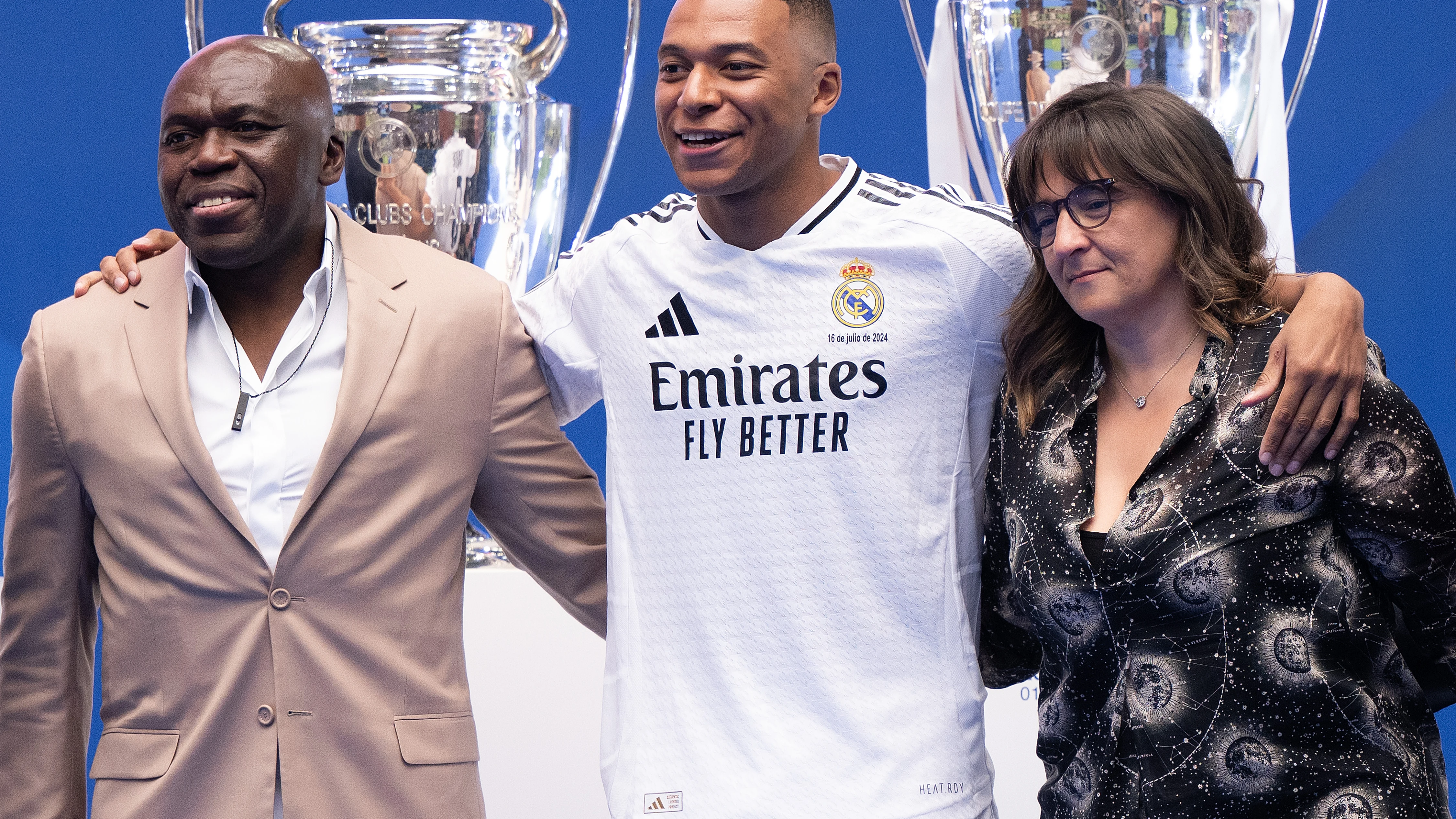 Mbappé junto a sus padres