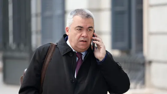 El diputado del PSOE Santos Cerdán llega a la sesión de control al Gobierno que se celebra este miércoles en el Congreso. El diputado del PSOE Santos Cerdán llega a la sesión de control al Gobierno que se celebra este miércoles en el Congreso.