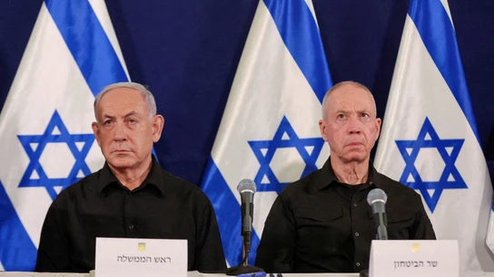 El primer ministro israelí, Benjamin Netanyahu, y el ministro de Defensa, Yoav Gallant, durante una conferencia de prensa en 2023. El primer ministro israelí, Benjamin Netanyahu, y el ministro de Defensa, Yoav Gallant, durante una conferencia de prensa en 2023.