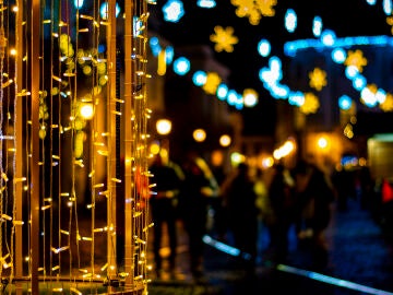 Luces de Navidad en un pueblo