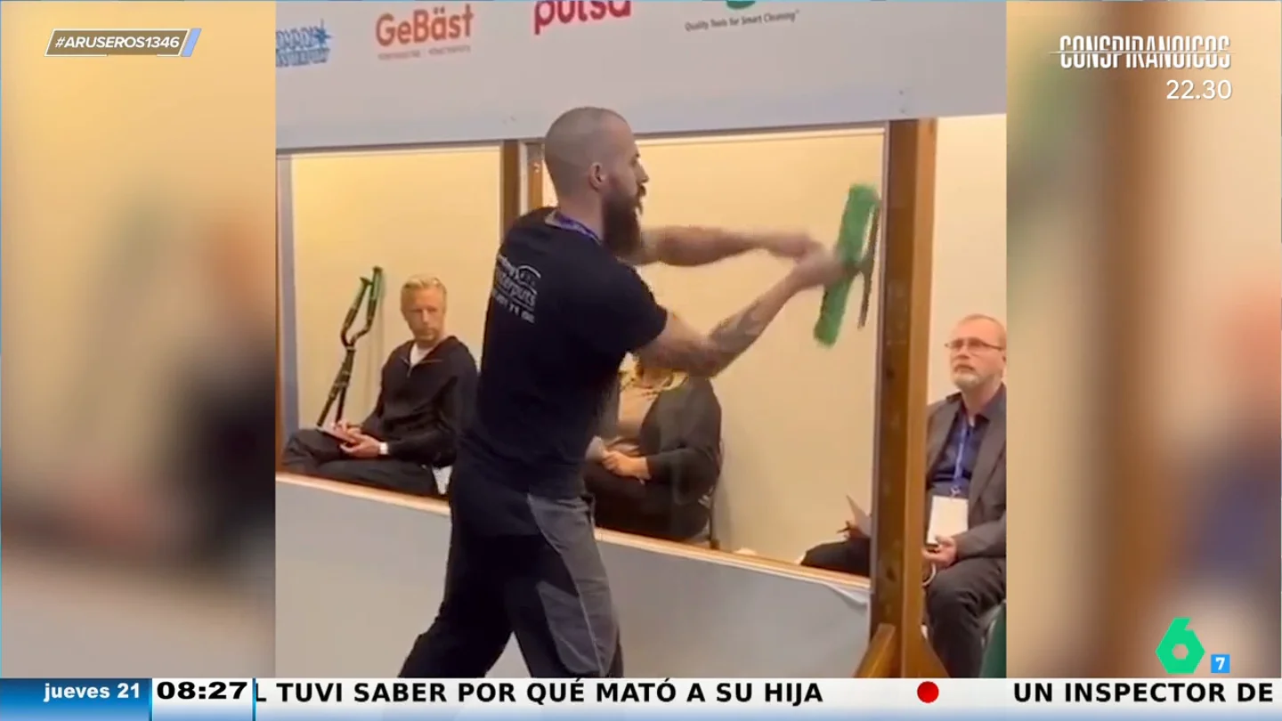 Así es el curioso Campeonato del Mundo de limpieza de cristales celebrado en Suecia Así es el curioso Campeonato del Mundo de limpieza de cristales celebrado en Suecia