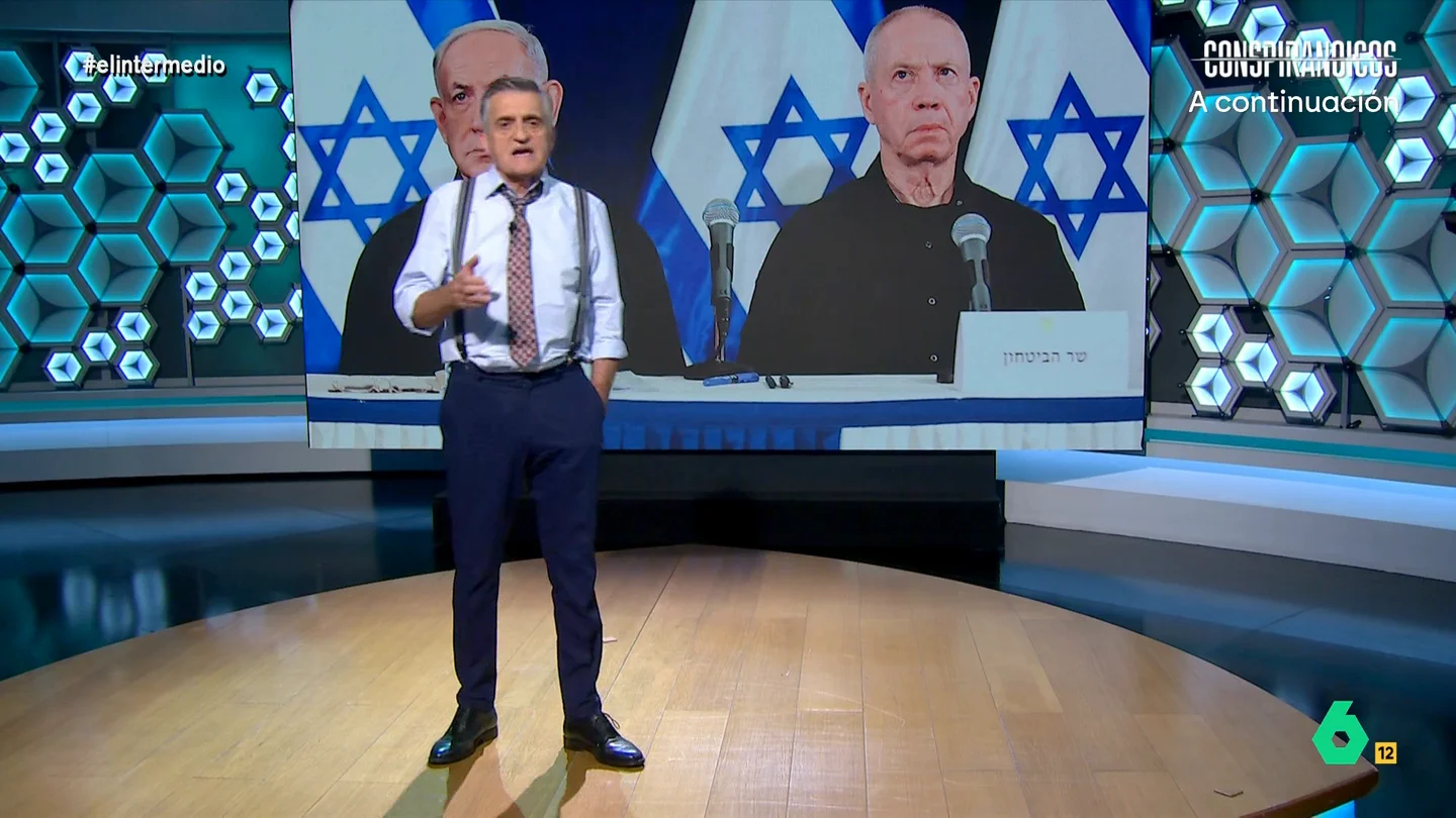 Wyoming reflexiona sobre la orden de detención de La Haya a Netanyahu: "No creo que le haya cogido por sorpresa" Wyoming analiza en este vídeo la orden de detención contra Benjamín Netanyahu, su ministro de Defensa y el líder militar de Hamás, por la guerra en Gaza y señala que Israel "ha bombardeado un edificio residencial en Gaza", matando a 70 personas.