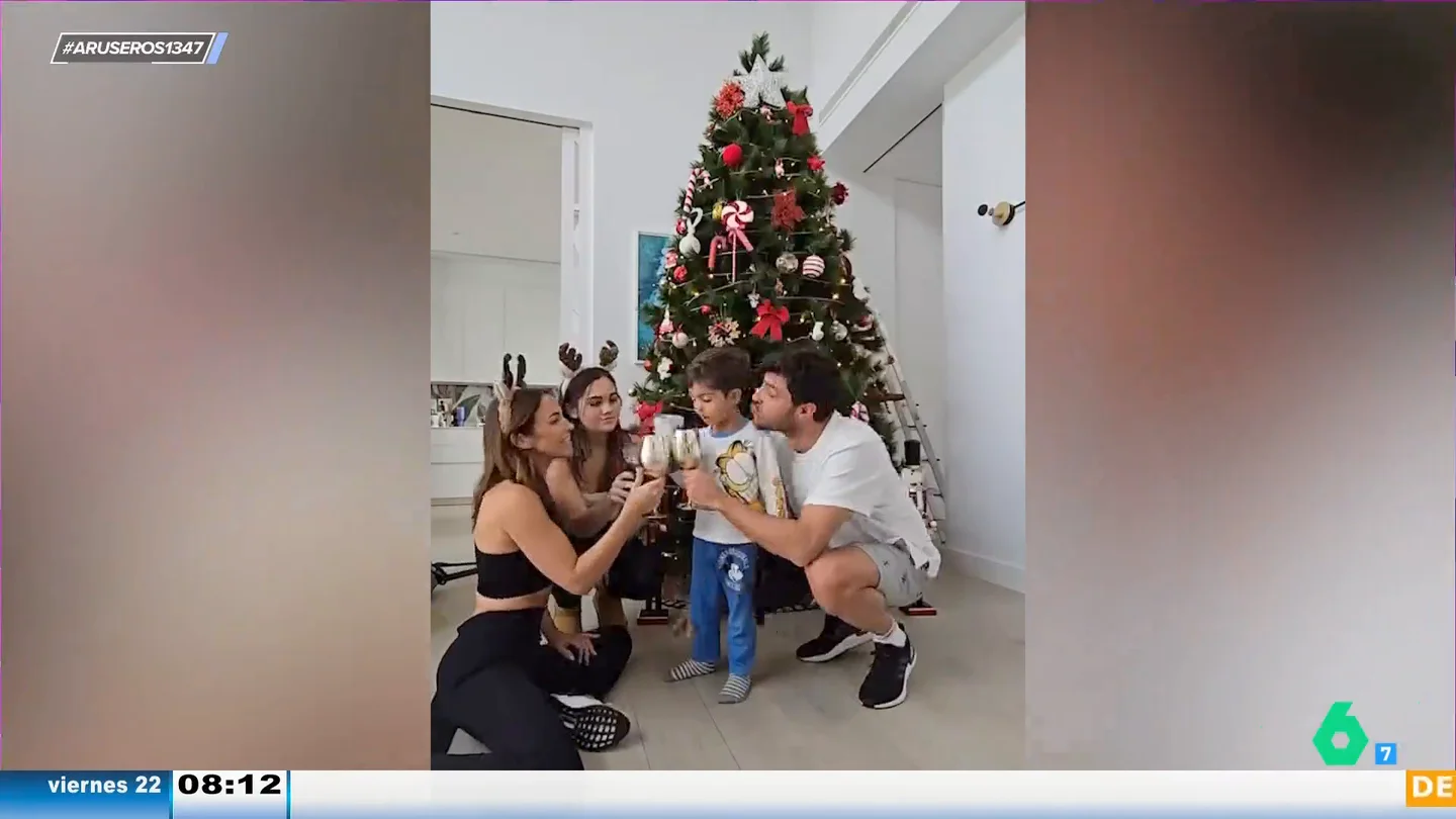 Así pone Paula Echevarría el árbol de Navidad con Miguel Torres y sus hijos: "Uno de mis momentos favoritos" Así pone Paula Echevarría el árbol de Navidad con Miguel Torres y sus hijos: "Uno de mis momentos favoritos"