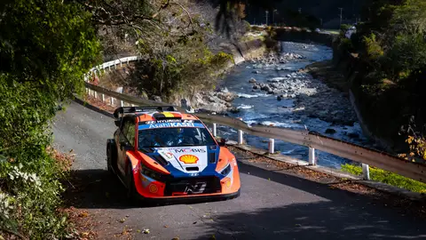 Thierry Neuville sufre una pesadilla en el primer día del Rally de Japón Thierry Neuville sufre una pesadilla en el primer día del Rally de Japón